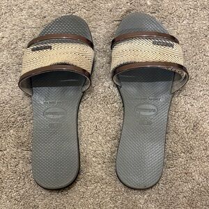 Havaianas Women's Beige Woven Slide Sandals with Gray Footbed